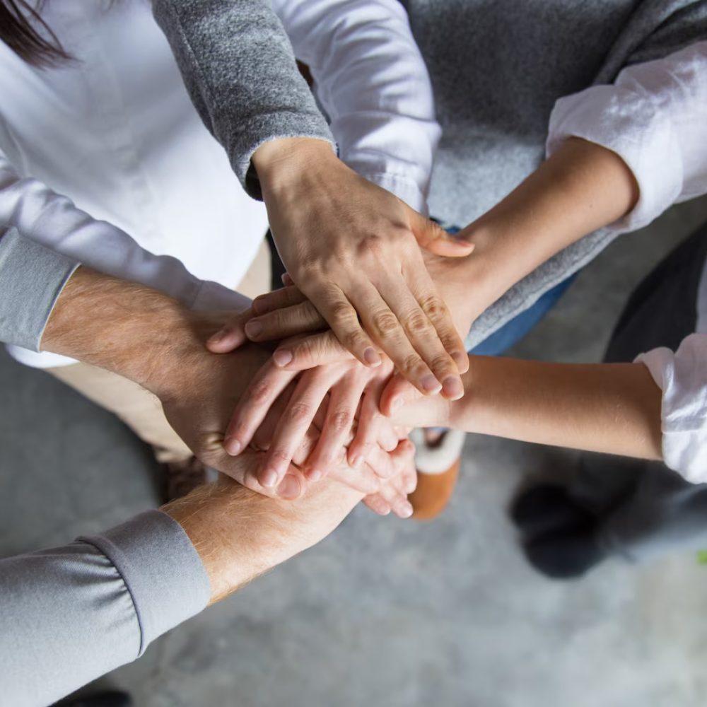 czterech-czlonkow-zespolu-wyrazajacych-razem_1262-18484