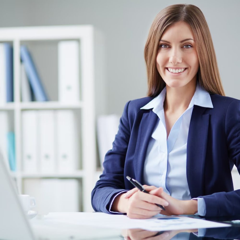 sekretarz-trzyma-pioro_1098-3215