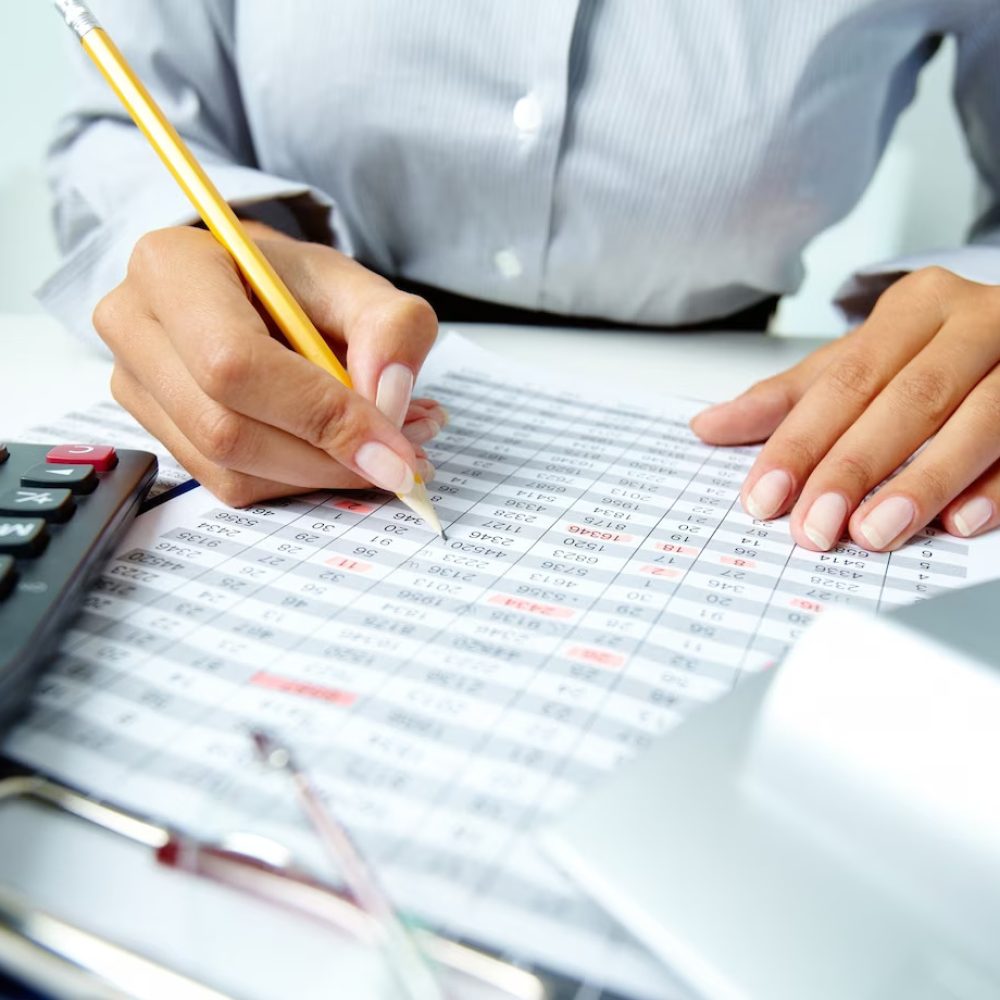 zblizenie-meczacym-businesswoman_1098-1687